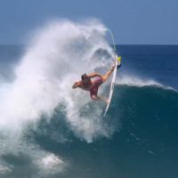 モルディブでヤゴ、ミッチ、ネイトがハイパフォーマンス全開のフリーサーフ