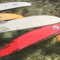 クラウドブレイク（フィジー）でライアン・バーチがセルフシェイプのアシンメトリーをテスト