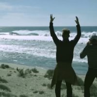 バハカリフォルニア（メキシコ）を訪れたリーフチームのテイラーとクルージー