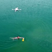 世界中のビーチで一般化するのだろうか!?ドローンを活用したウォーターレスキュー
