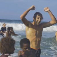 レオとジョシュアがパプアニューギニアへ!フリーサーフやローカルとの触れ合い