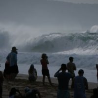 ハレイワではビッグサイズで2016年トリプルクラウン初戦が開催！一方のパイプラインは？