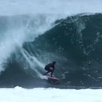 若手サーファーのショーン・モーソンが見せる印象的なスラブとエアリアル@豪サウスコースト