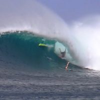 人が近くにいたら絶対にボードを手から離しちゃダメ!サーフアクシデント映像