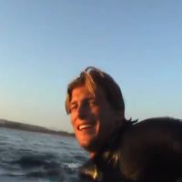 サーフムービー「Snapt」の過去作品におけるブルース・アイアンズのライディング映像