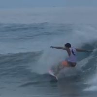 イタロ・フェレイラがハワイで見せたスイッチスタンスでの驚愕ライディング