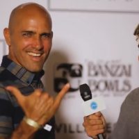 ケリーなどプロサーファーが教えてくれる完璧なシャカ(Shaka)サインとは!?