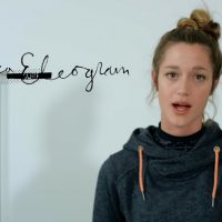 移動で凝り固まった体をほぐす方法!モニカ・エレオグラムの旅ストレッチ