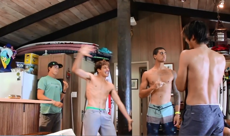 クイックライダーによるワールドカップ＠サンセットの舞台裏動画「スネークテールズ」