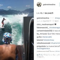 オフシーズン中のガブリエル・メディナがネイマールとウェイクサーフィン@ブラジル