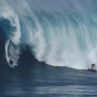 世界中のビッグウェイブにチャージしていたトム・ロウの15/16年シーズン動画