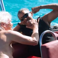 オバマ前大統領がカイトサーフィンに初挑戦！ヴァージングループ創業者と勝負