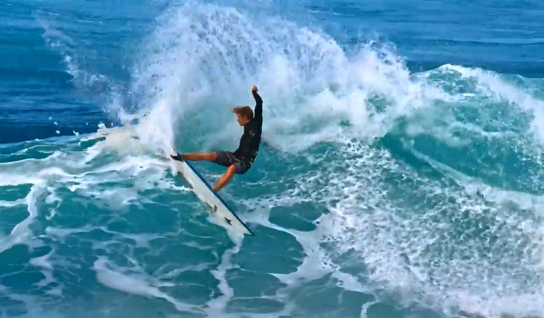 Dakineの「ジョンジョン・フローレンス」モデル！デッキパッドとリーシュがリリース | サーフィン動画ニュース World Surf Movies