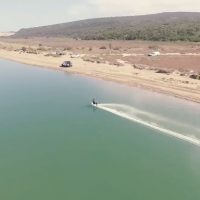 ギネス世界記録に挑戦！車に牽引されるトウインサーフの最速スピード