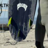 ロストサーフボードのチャンネルボトム入り小波ハイパフォーマンスモデル「V3 Stealth」