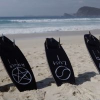 タジ、チッパ、クレイグがテストライドして選んだ夏の小波向けベストボード＠オーストラリア