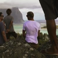 ミック・ファニングやロブ・マチャドなどリーフライダーが珊瑚海へサーフトリップ