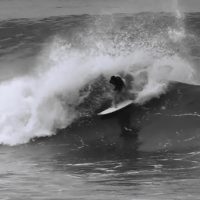 ルービン・アッシュがバリ島バリアン(インドネシア)でフリーサーフィン