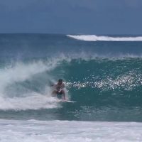 マカロニ(メンタワイ)で見せたデーン・レイノルズの強烈なバックサイドサーフィン