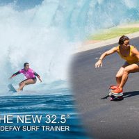 スムーススターのスケートボードでジョアン・デフェイがサーフィンの陸トレ