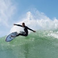 2017年シーズン前のコロヘ・アンディーノによるフリーサーフィン動画