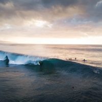 レイトシーズンの2017年3月に炸裂したオアフ島ノースショアのパイプライン