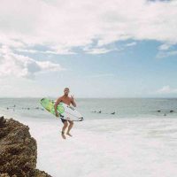 コナー・コフィンとミック・ファニングをフィーチャーしたリップカールライダー紹介動画