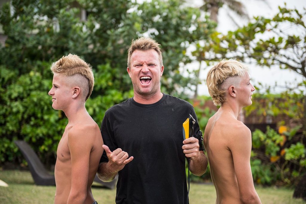 タジ、シェーン、オッキーがコーチのビラボン若手サーファーキャンプ＠16/17年ハワイ