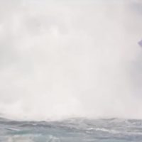 スラブ×バックウォッシュの恐怖!空中に放り出されたボディボーダーの容体は!?