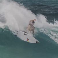 イズキール・ラウによるチャネルアイランズの「Rook 15」でのフリーサーフィン動画