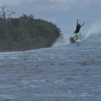 ビーチブレイクバレルで磨いたセンスをメンタワイで発揮!11歳のユーゴ・プリンス