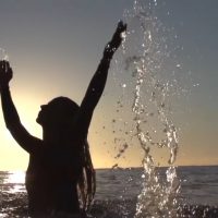 2017年シーズン序盤にホームのカリブ海でモード・ル・カーがフリーサーフ