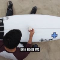 サーフボードへのワックスの塗り方！上手く塗れなければベースコートを使う手もアリ