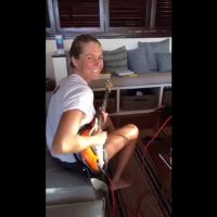 ステフのギターとカリッサの美声!女性ワールドチャンピオンのジャムセッション@フィジー