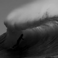 日の出前にライトを使ったアーティスティックな撮影にクレイグ・アンダーソンがトライ