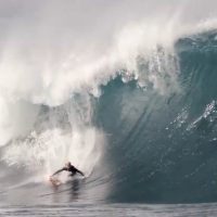 サーフ事故から復帰のラッセル・ビールキ!復帰後初のビッグバレルセッション