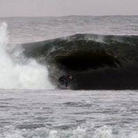 アリッツ・アランブルを含むスペイン人サーファーのトリップ動画@スケルトンベイ