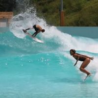 ジョアンとモードのプロサーファーカップルがザ・コーヴ(ウェイブガーデン)を体験