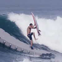 浮きドックを使った「ノーパドル」サーフィン企画の裏側:ワイプアウト特集