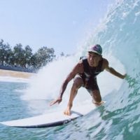 ケリー・スレーターのウェイブプールにレフト誕生!初ライドはジェリー・ロペス