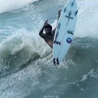 そろそろ調子を取り戻すか！？イタロ・フェレイラのフリーサーフィン動画＠ホーム