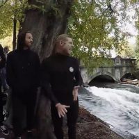 ミュンヘン(ドイツ)を訪れたミック・ファニング!リバーサーフィンを体験