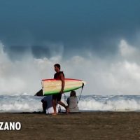 今季プエルト・エスコンディードのワイプアウト動画!60歳オーバーのレジェンドのチャージも