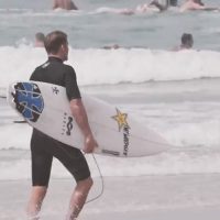 スナッパーロックスに季節外れのスウェルが!ビード・ダービッジなどのフリーサーフ動画