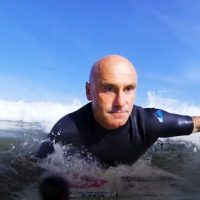 全盲になっても止められないサーフィンへの思い：スペイン人サーファーのライフスタイル