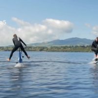 流行りのハイドロフォイルがバイクにまで搭載!SUP並みの人気を集める事になるのか!?