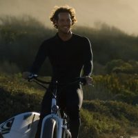 悪夢のヨーロピアンレグ後：ジョーディ・スミスによるローワーズでのフリーサーフィン動画