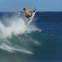 冬のオアフ島ノースショアは熱い!トッププロ集結のフリーサーフィン動画