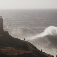 アーリーシーズンのナザレ（ポルトガル）に17/18年シーズン初のビッグスウェル到来