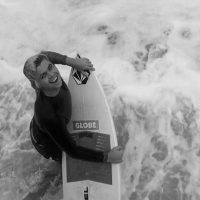 主にオーストラリアでのノア・ディーンの最新動画!パンクなサーフスタイルは健在